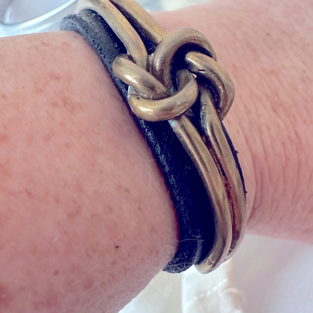Love & Luxe Black Leather / Brass Bracelet - Picture 4 of 9